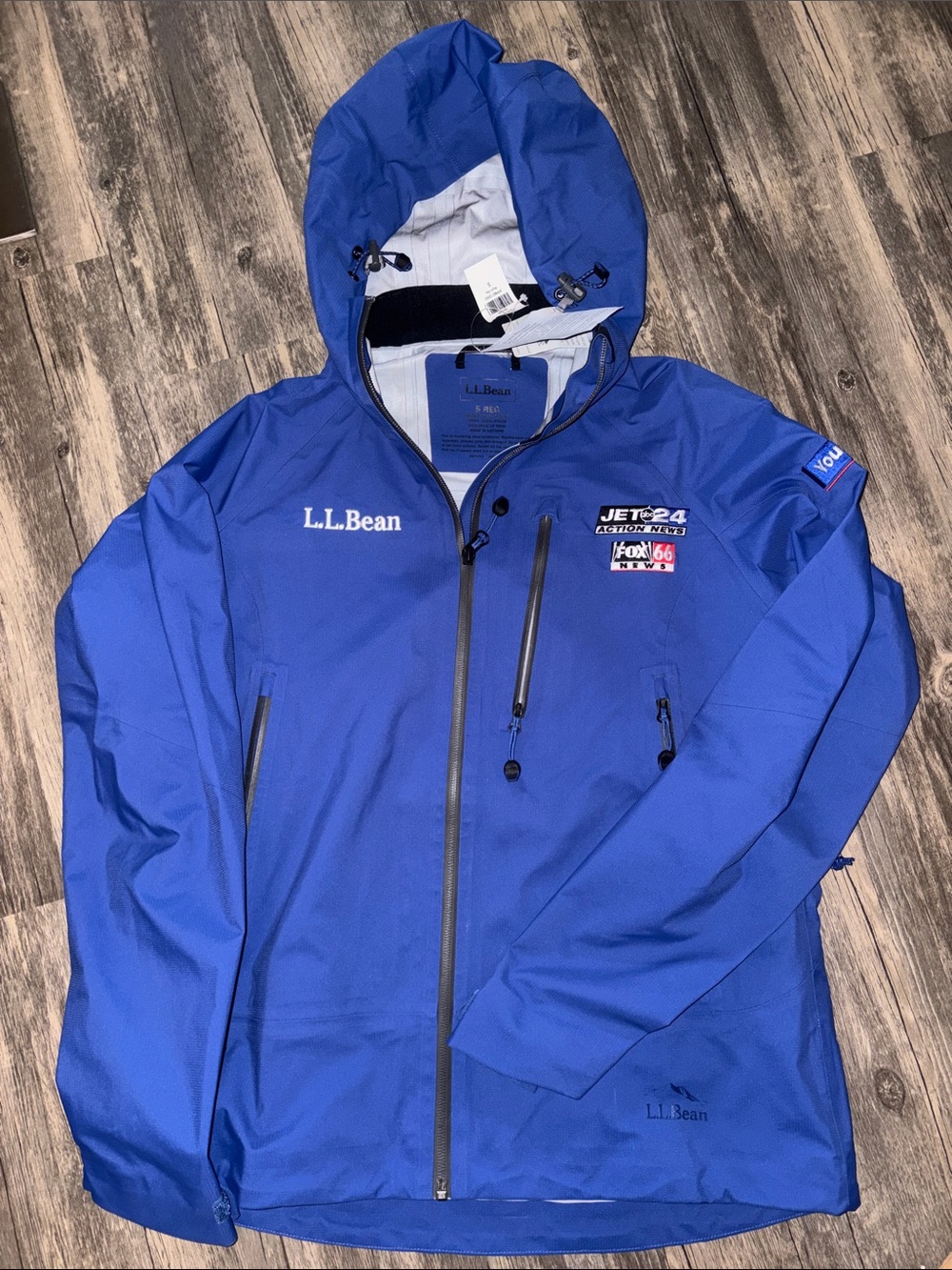 L.L. Bean Men’s Pathfinder GORE-TEX Shell Jacket NWT small